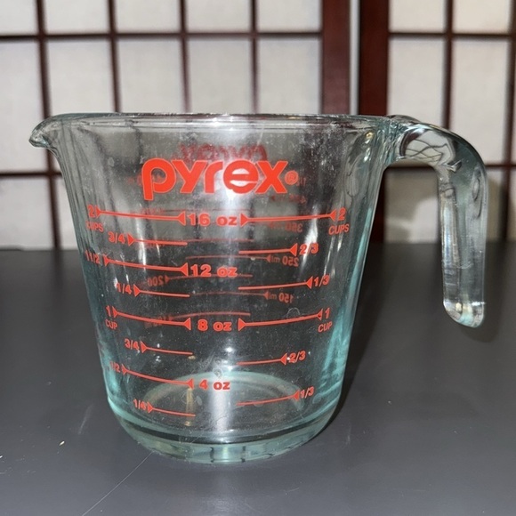 Pyrex Turquoise 2 Cup Measuring Glass Red Cup Ounces & Red Metric Measurements - Picture 1 of 12